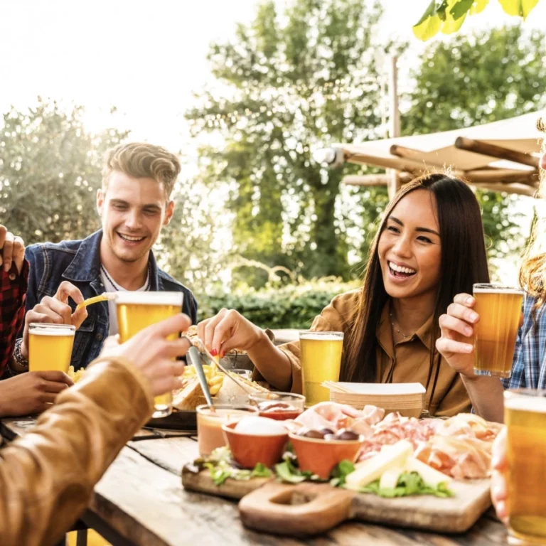 Chez Maurice Restaurant A Nantes Du Repas Assis A Lapero Dinatoire